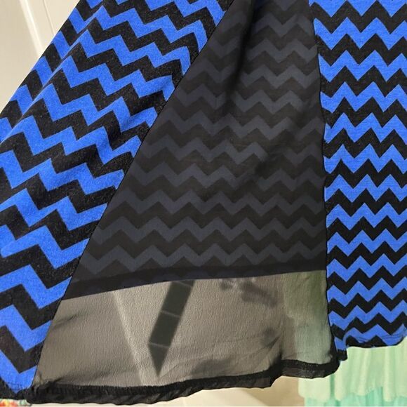 Shanley Chevron Mesh Back Casual Long Sleeve Top Hi Lo Hem Royal Blue Black M - Picture 9 of 12